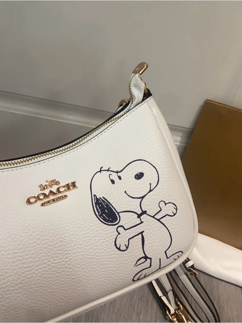 Coach White Leather Snoopy Shoulder Bag with Gold Hardware - Picture 7 of 7